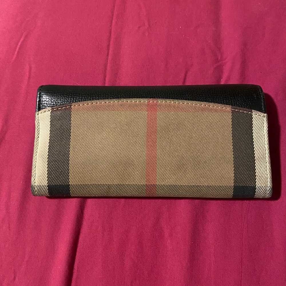 Burberry - Picture 2 of 7